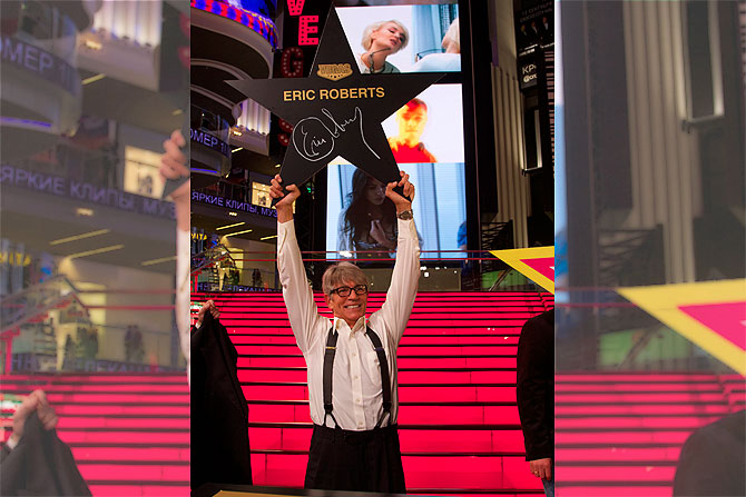 Помимо Эрика Аллею Славы VEGAS в Москве посетили Роберт де Ниро, Милла Йовович, Антонио Бандерас, Брэдли Купер, Moby, Карлос Сантана, Глория Гейнор, Джон Кьюсак, Брайан Ферри, Дональд Трамп, Boyz II Men, Pet Shop Boys, Наталья Орейро и многие другие