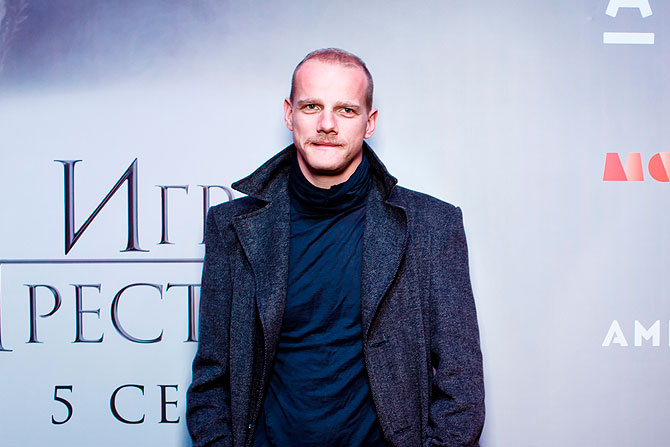 В кинотеатре "Москва" состоялся показ первой серии нового сезона "Игры престолов" за пять дней до мировой премьеры. Главной звездой вечера стал актер Юрий Колокольников, сыгравший одну из значимых ролей в культовом сериале