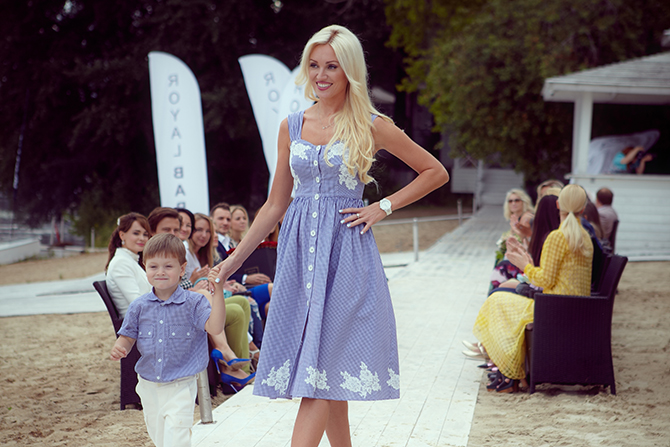 Многие мамы обрадовались, что теперь можно одеваться с детьми одинаково