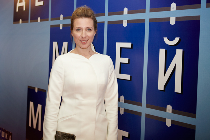 Яна Чурикова тоже не жалела улыбок для акул пера и фотографов