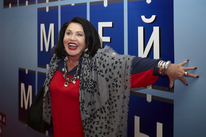 Оптимизму певицы и ее креативности во время позирования могут позавидовать многие светские львицы