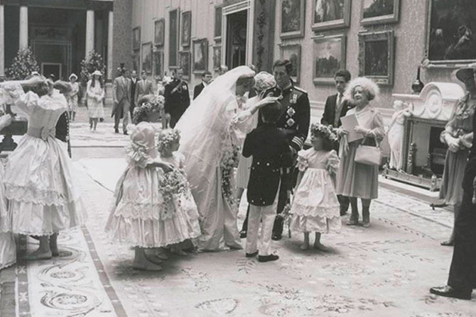 Оценочная стоимость каждой фотографии составляет от одной до двух тысяч долларов