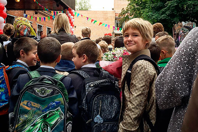 Сын певицы Ирины Дубцовой а голову выше своих одноклассников