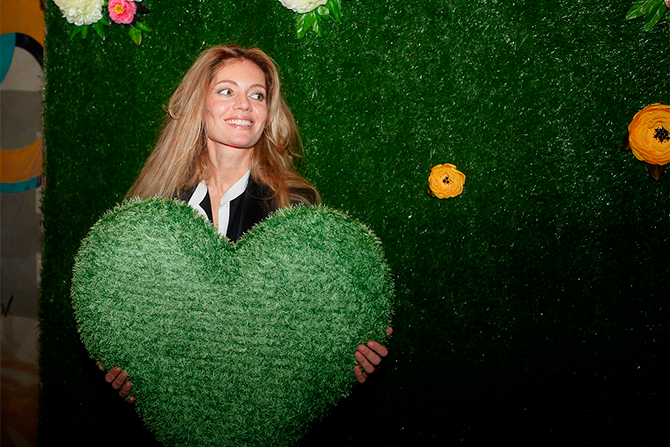 Виновница торжества, которая представляла публике свое видео на песню "Форточка", очень тепло встретила шансонье