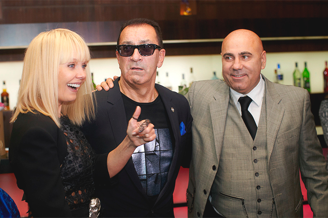 На вечеринке артисты чувствовали себя очень уверенно и раскрепощенно. Александр Буйнов прекрасно проводил время в компании Валерии и Иосифа Пригожина