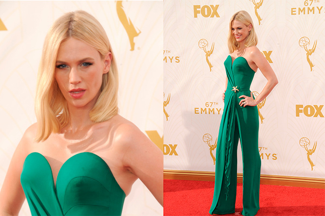 Звезда сериала "Последний человек на Земле" Дженьюари Джонс выбрала для красной дорожки изумрудный комбинезон с открытыми плечами