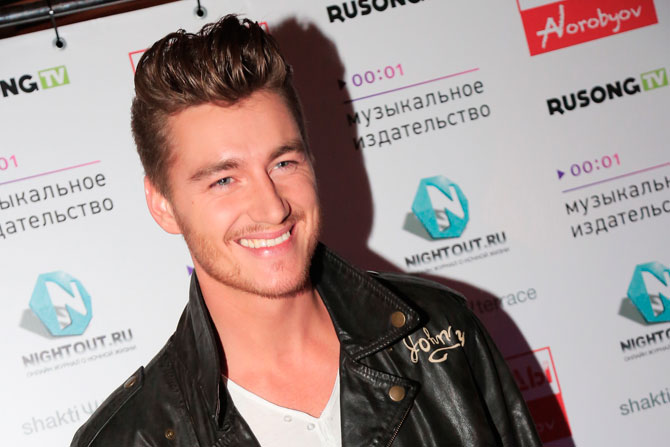 Алексей Воробьев показал свою новую режиссерскую работу – клип группы "Френды". Режиссер, автор, композитор и продюсер этого проекта в шутку называет ребят своими детьми