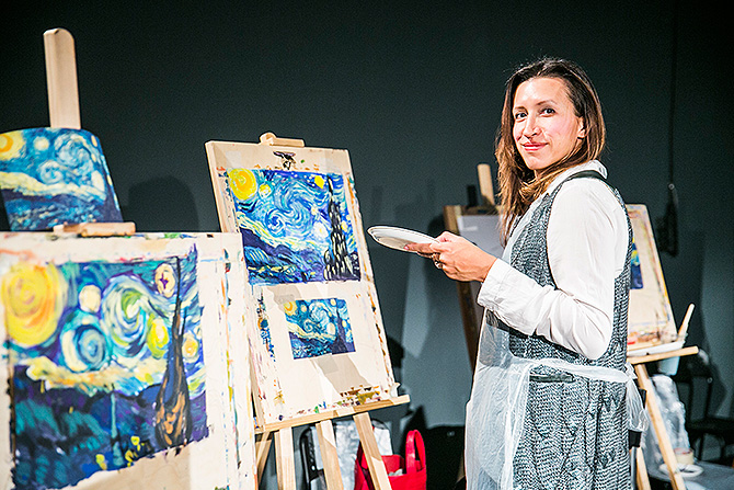 Также поступила и бывшая участница женского шоу Comedy Woman Елена Борщева