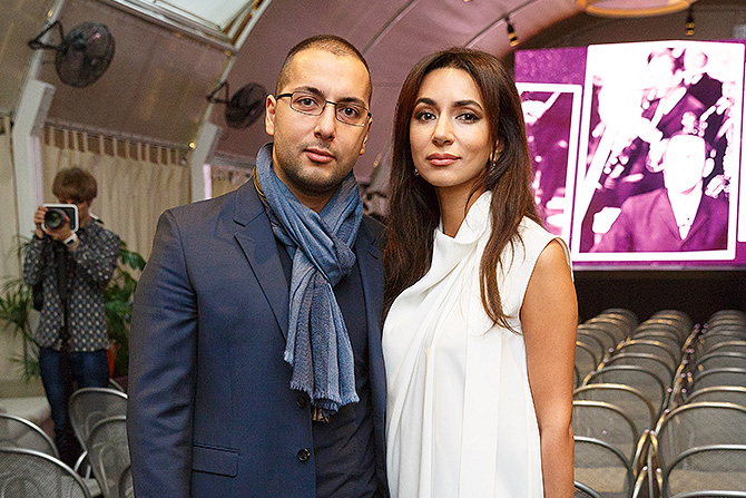 Певица Зара посмотрела уникальную картину, над которой в течение нескольких лет  работал Эмин Агаларов, выступая как автор и продюсер