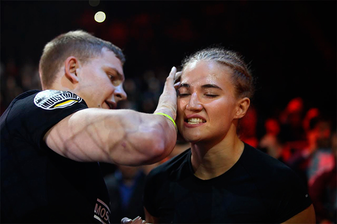Боец FN Team Юлия Березикова в ко-мейн ивенте турнира порадовала местную публику победой техническим нокаутом над Рози Дуарте