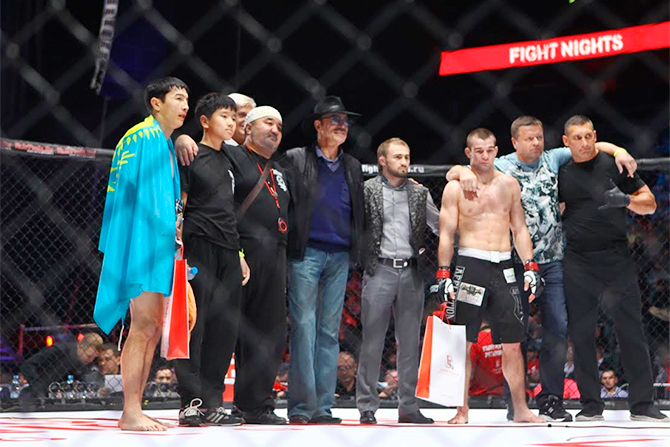 Главным событием вечера стал бой россиянина Михаила Мохнаткина в первом раунде над Эдналдо Оливейрой