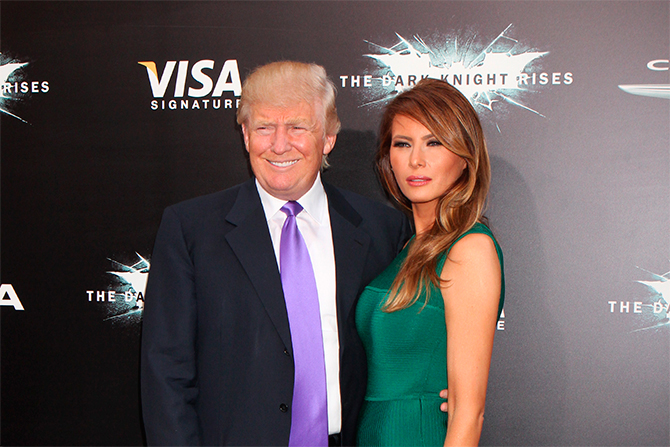 Американский миллиардер Дональд Трамп и модель Мелания Кнаусс До женитьбы на словенской модели у миллиардера уже было два брака. Первой женой Трампа стала чешская модель Ивана Зельничкова, второй – американская актриса Марла Мейплс. Кроме того, считается, что у Трампа были романы с моделями Карлой Бруни и Карой Янг