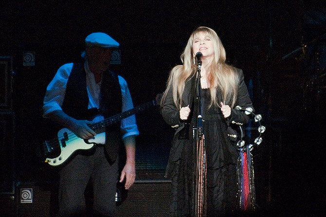 Третьей стала группа Fleetwood Mac (59,5 миллиона долларов). Группа попала в рейтинг из-за вокалистки Стиви Никс и недавно вернувшейся в строй клавишницы Кристин МакВи