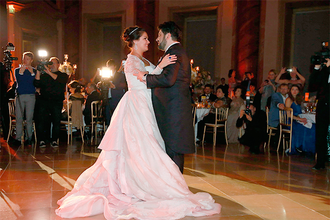 Жених и невеста светились от счастья