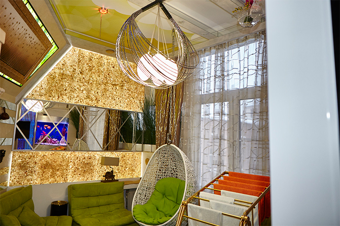 А в комнате отдыха продюсера, выполненной в зеленых тонах, действительно можно расслабиться