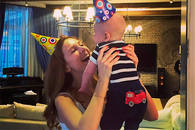 Многие звезды впервые стали мамами после 30 лет. Так, Наталья Подольская родила сына Артема через пару недель после 33-летия