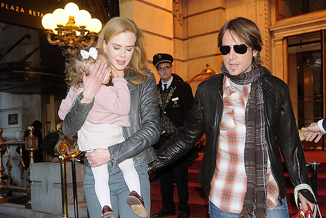 Николь Кидман, самостоятельно родившая дочь Сандей Роуз, стала мамой еще одной девочки благодаря женщине, которую благодарила в различных интервью