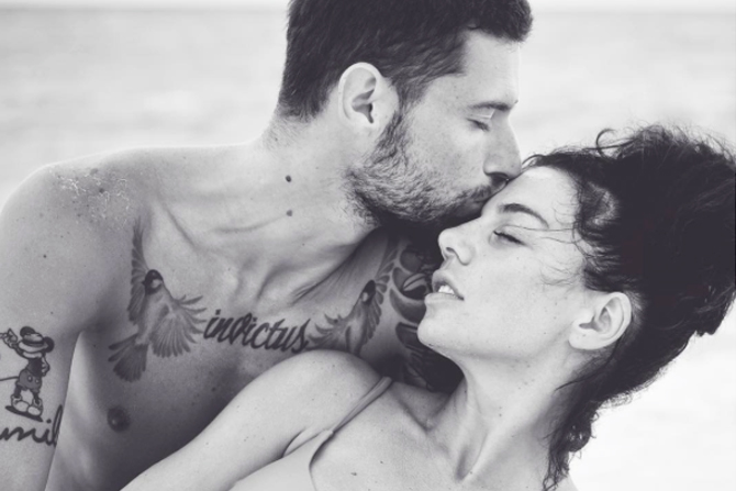 Певица Анна Седокова считает, что "любовь не должна быть совершенной, она должна быть настоящей"