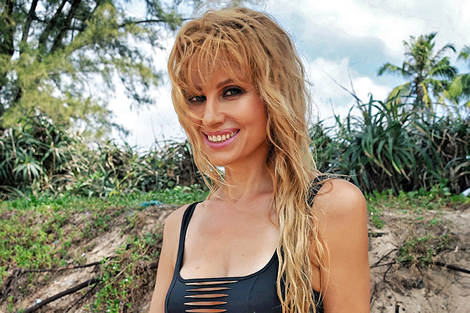 Известная певица на отдыхе совместила приятное с полезным