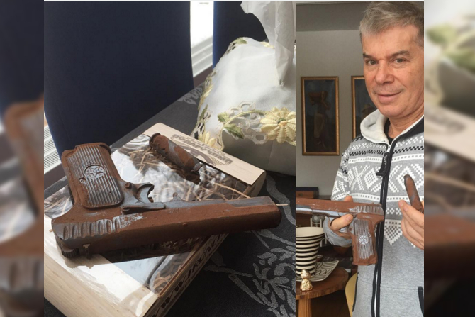 Олегу Газманову жена подарила шоколадный пистолет