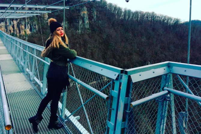 Примечательно, что Василиса как и Флорида также поет в самых модных караоке-клубах Санкт-Петербурга