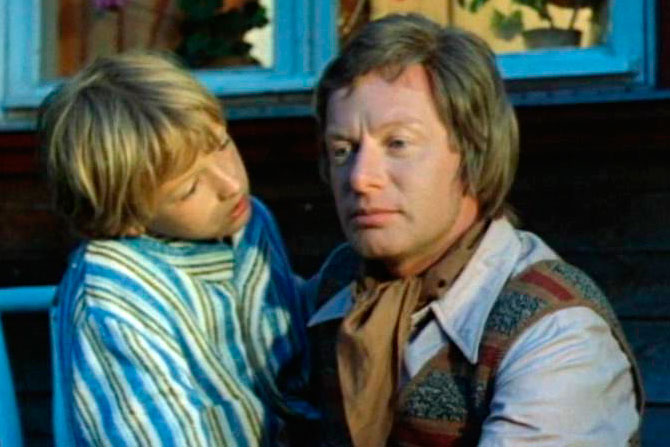 Филозов снялся в более сотни фильмов, нескольких десятков спектаклей, занимался озвучиванием фильмов и мультфильмов