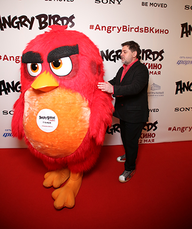 Когда же птичка попыталась сбежать, Цекало принялся ее удерживать, не желая расставаться с новым другом