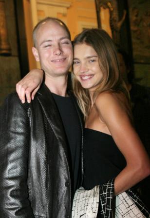 С Портманом Наталья познакомилась на закрытом приеме в Париже, где будущие супруги серьезно поругались. На следующий день Джастин позвонил Наталье, извинился и пригласил на свидание. Вскоре Наталья и Джастин поняли, что влюблены друг в друга.