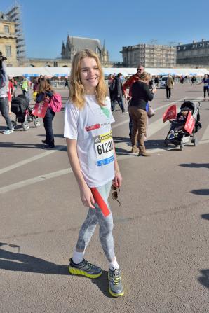 Водянова считает, что женщинам стоит отказаться от классических видов спорта и остановиться на плавании, йоге и спокойной ходьбе по 50-90 минут в день.