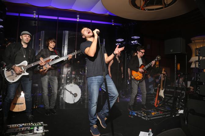 Выступление одного из организаторов вечеринки и фестиваля "ЖАРА" Эмина Агаларова