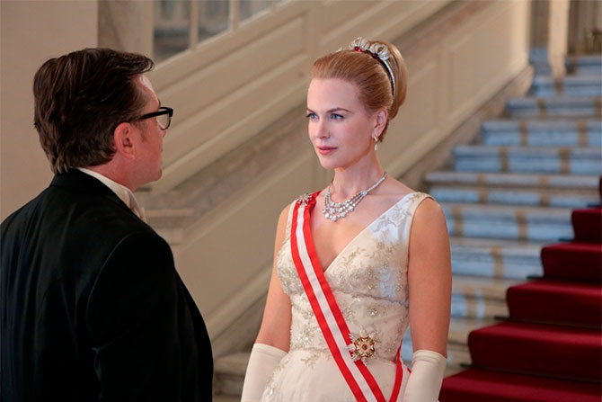 При этом, как отмечала актриса, она не спешила зацикливаться на каких-то определенных типажах. Если в 2003 году Кидман играла в экспериментальном фильме "Догвилль", то в следующий раз она выбрала легкую комедию "Степфордские жены" (2004). После чего в ее копилке появилось "волшебное кино" "Колдунья" (2005) и политический триллер "Переводчица" (2005)