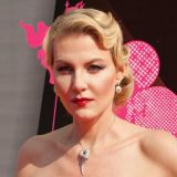 52-летняя Рената Литвинова выставила напоказ большой живот