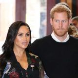 Выбившая королеву из колеи Маркл оставила жирный след