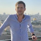 Корчевников загнал в угол известного музыканта-многоженца неожиданными словами
