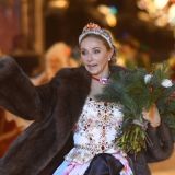 Безумная фанатка набросилась на отдыхающую Навку