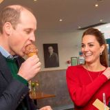 Кейт Миддлтон посмеялась над лижущим рожок мужем