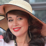 Показавшая Заворотнюк дочь встревожила народ странным фото