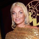 Оскандалившаяся Волочкова выставила напоказ свои красные помидоры