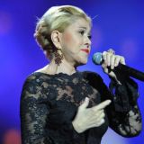 Разбившаяся Успенская спрятала лицо после падения