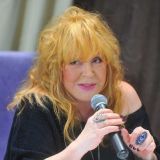 Положила в рот: выходка располневшей Пугачевой неприятно удивила народ