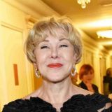 Странная дочь Успенской игриво оголилась после демонстрации небритых частей тела