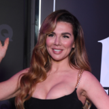 Дочь оказалась очень далеко от Седоковой из-за коронавируса Дочь оказалась очень далеко от Седоковой из-за коронавируса