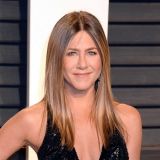 Дженнифер Энистон продает личное фото ради благотворительности