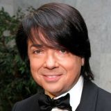 Внук Юдашкина восхитил россиян модельной внешностью (видео)