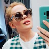 У Зои Бербер сместилась челюсть во время поцелуя У Зои Бербер сместилась челюсть во время поцелуя