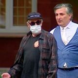 Семья погибшего в ДТП рязанца попыталась избавиться от присланного Ефремовым венка