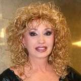 В лесу увидишь – грибы отдашь: Аллегрова без парика напугала народ