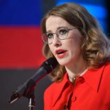 На Собчак напали у Уральского монастыря: ударили, разбили камеру