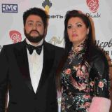 Плачевный результат: Нетребко не влезла в платье после карантина