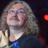 Фото Игоря Николаева с семьей в частном самолете вызвало шквал негодования